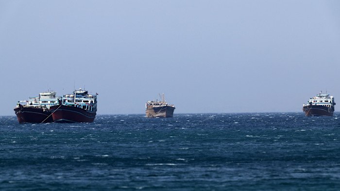 US Iran strikes near Strait of Hormuz targeting missile sites and naval vessels amid fragile peace talks