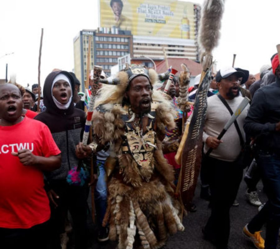 South African protesters go door-to-door evicting immigrants