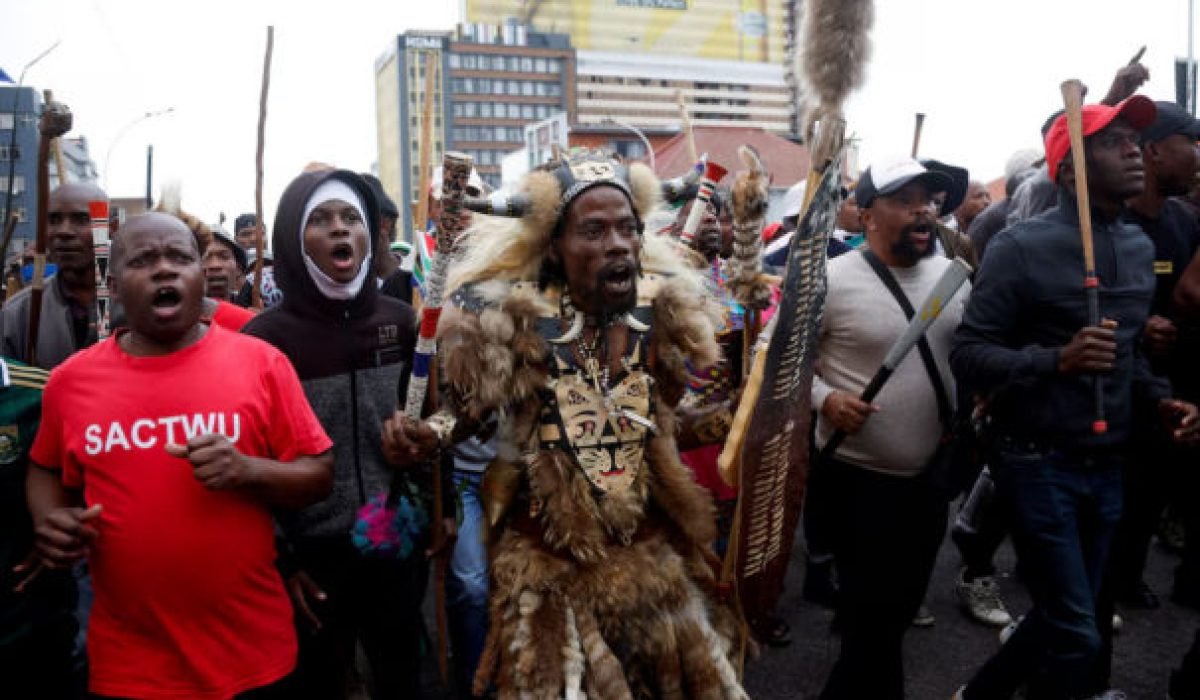 South African protesters go door-to-door evicting immigrants