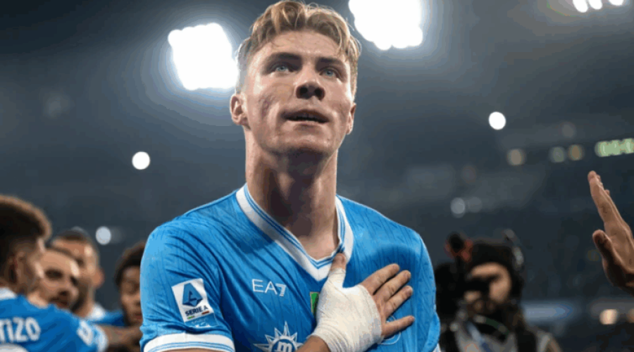 Hojlund's Brace Leads Napoli Past Juventus to Claim Top Spot