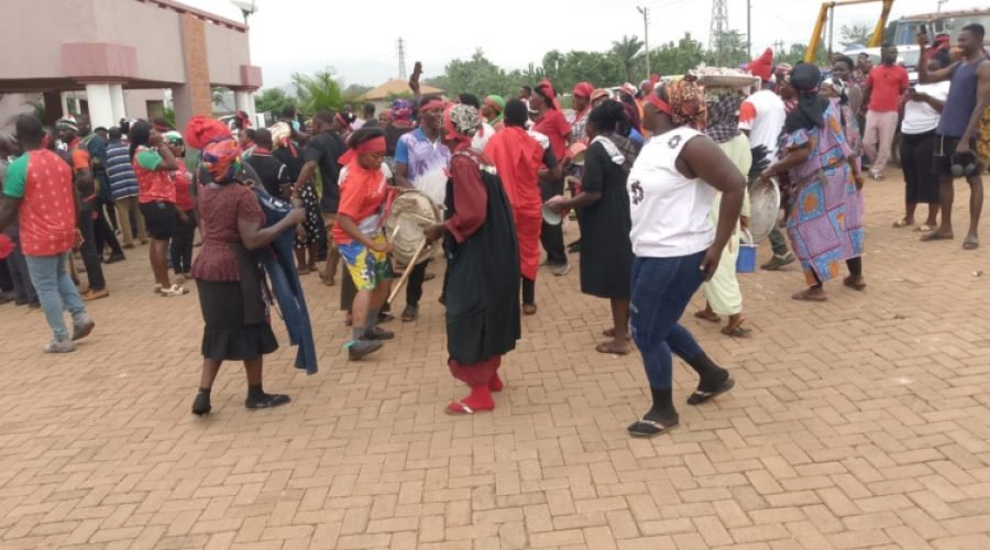 Barekase Residents Protest 24-Hour Market Relocation to Asuofua