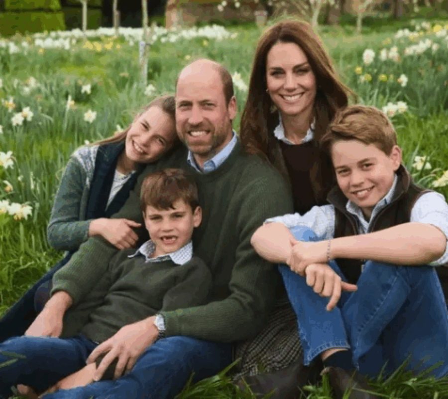 Royal Christmas Cards Take on a Heartwarming Tone This Year