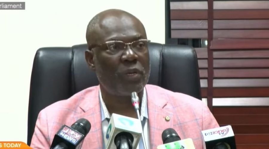 Tariff Hikes Could Erase 9% Wage Raise, Says Minority Party